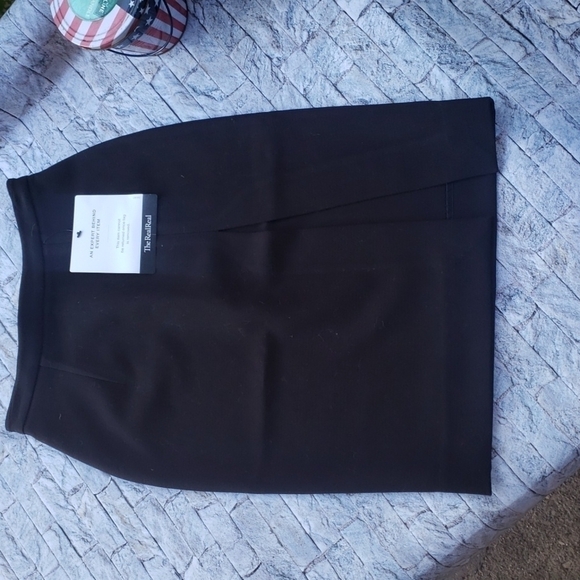 LAGERFELD skirt  size 6  ( waist 26 inches)